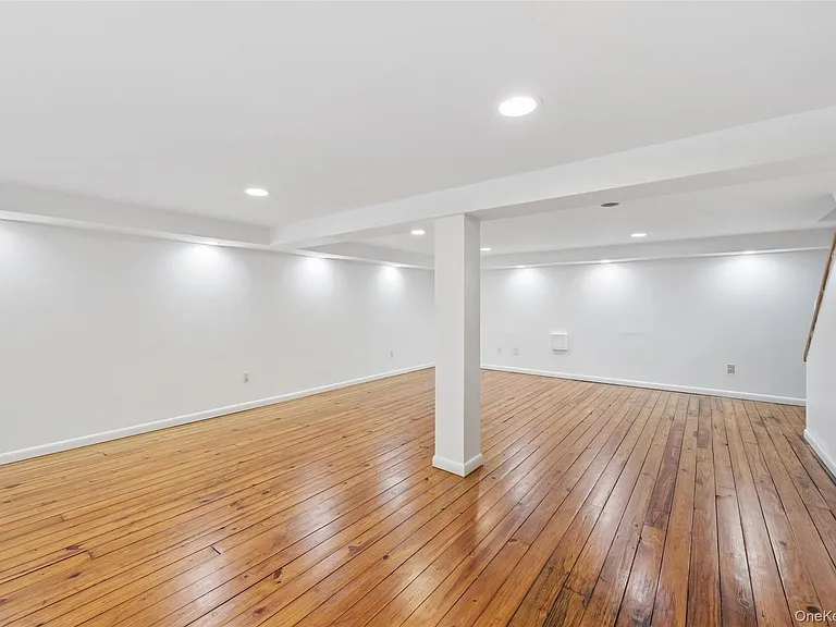 31 Evelyn Ln — Photo 21