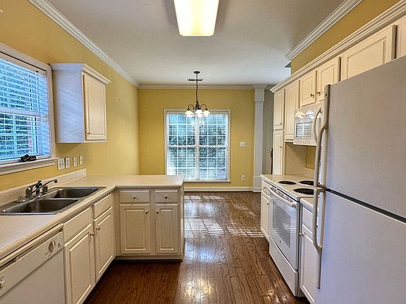 5th image of 1815 Charleston Cir