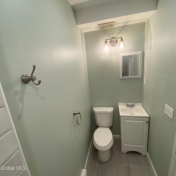 4th image of 17 Harrison Avenue