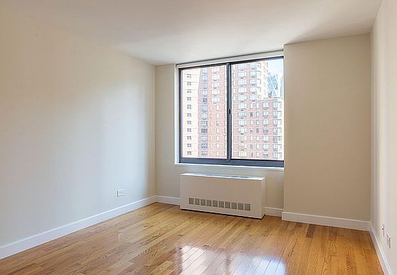 5th image of 235 W 48th St APT 14R