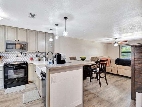 4th image of 80 Westecunk Drive #80