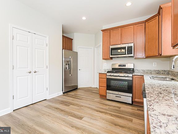 2nd image of 17 Stuart Pl