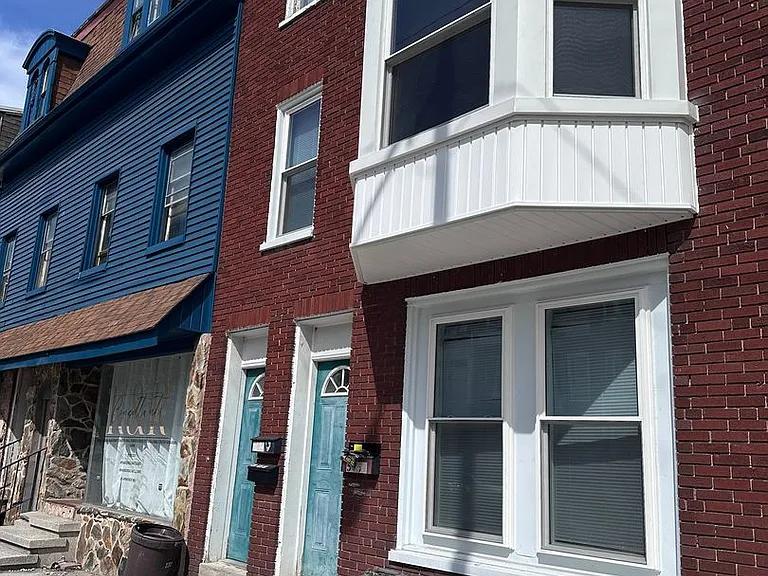 565 W Market St — Photo 13
