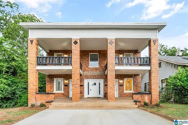 2116 Clarendon Ave