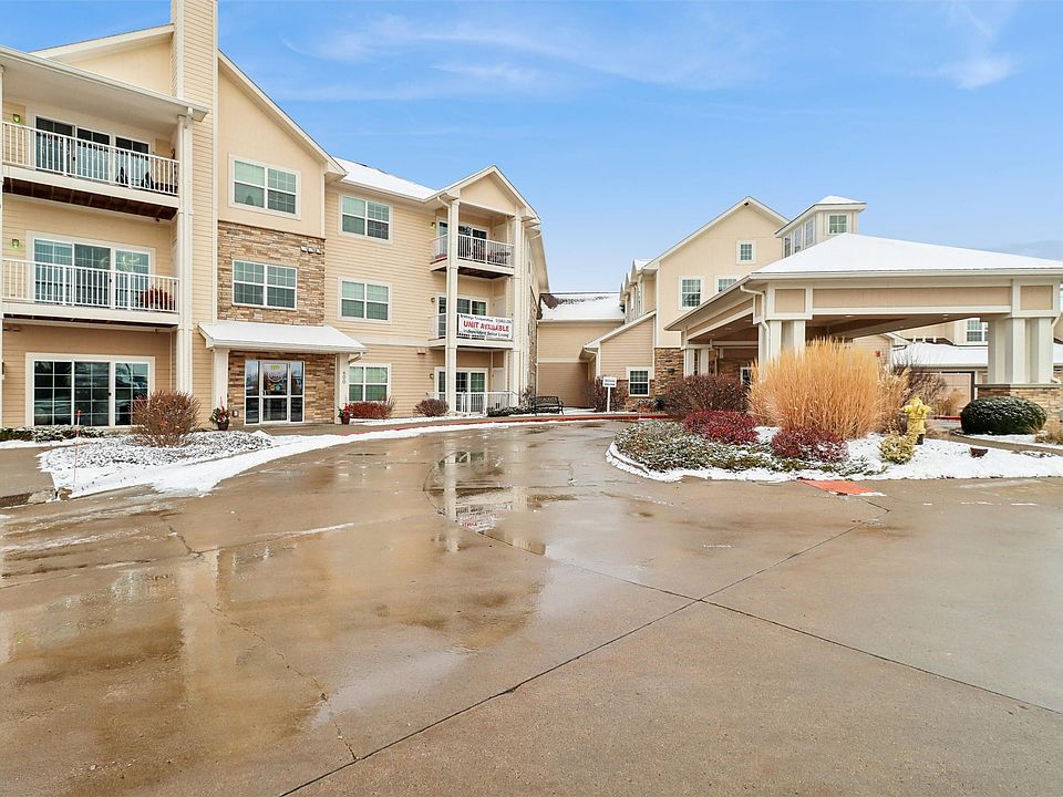 1st image of 600 E Hillcrest Ave Unit 201