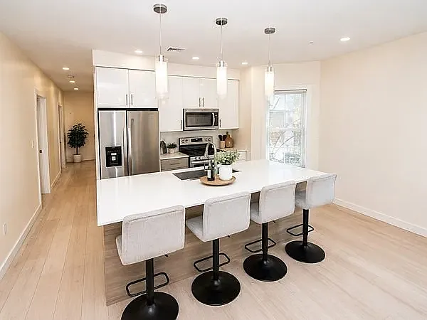 3 Evergreen Ave #3 — Photo 7