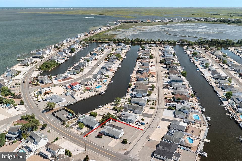 1st image of 258 Bay Shore Dr