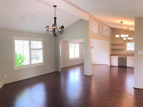 3rd image of 3106 S Peach Hollow Cir