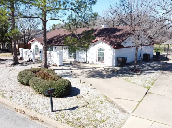 5813 Oakmont Ln, Fort Worth, TX 76112