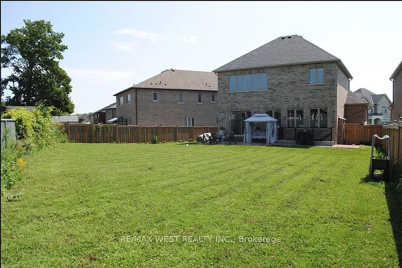4 bed, $3,700 — Photo 2