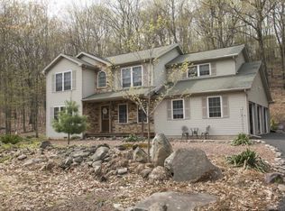 223 Cactus Rd, Stroudsburg, PA 18360