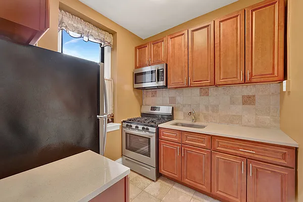 Sold by REMAX Elite | media 20