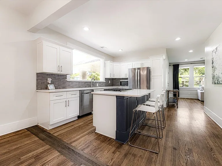 729 N Willett St — Photo 11