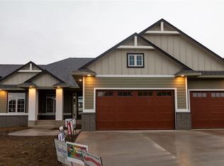 8804 E Basswood Ln, Sioux Falls, SD 57110