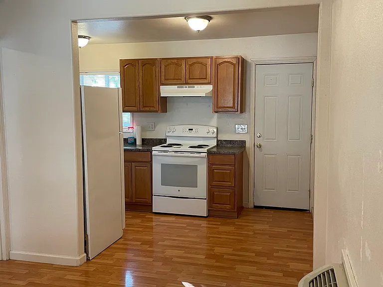 3486 Lakeshore Blvd #5 — Photo 10
