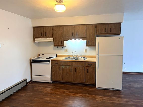 2nd image of 912 2nd St #2