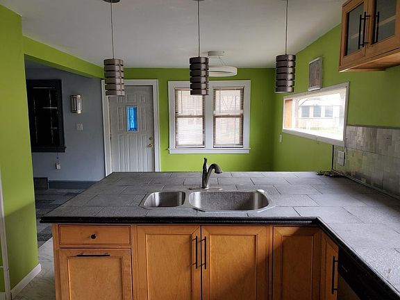 Cabinets & countertop