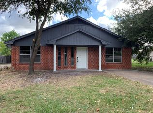 3215 Heatherwood Dr, Bryan, TX 77801