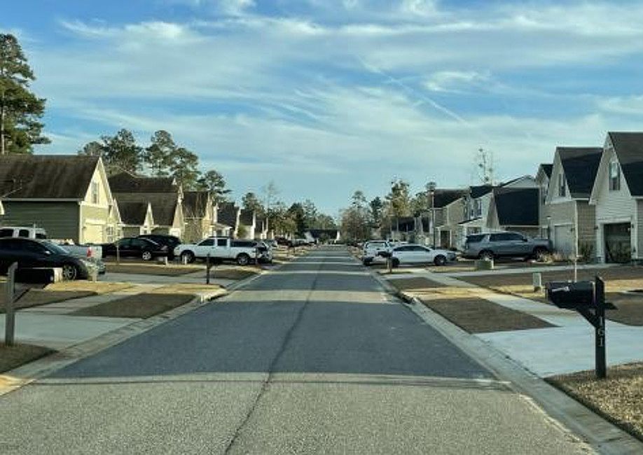 Exterior Neighborhood (street photo)
