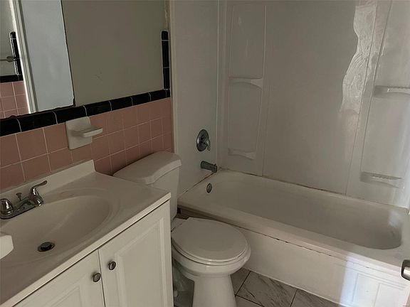 5th image of 10104 Ventura Dr