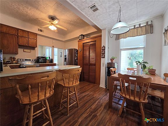 5th image of 602 Live Oak St