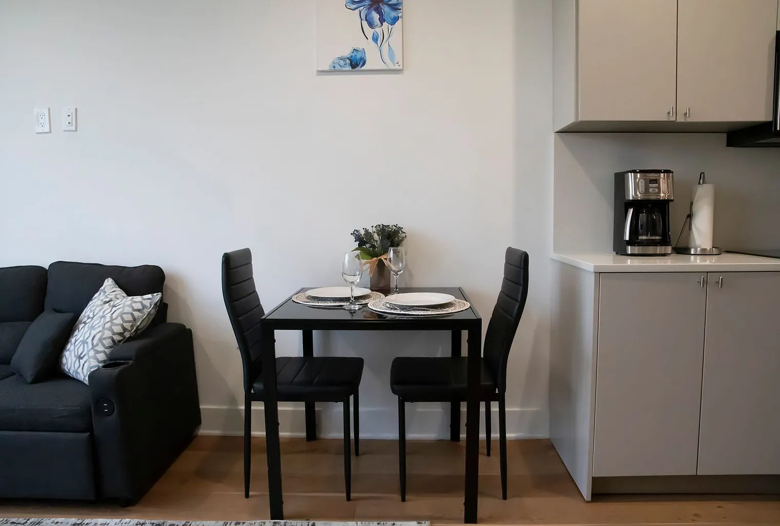 1 bed, 1.0 bath, 581 sqft, $2,966 — Photo 3