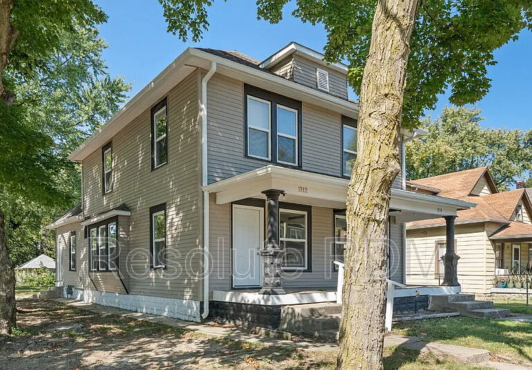 1314 N Dearborn St — Photo 2
