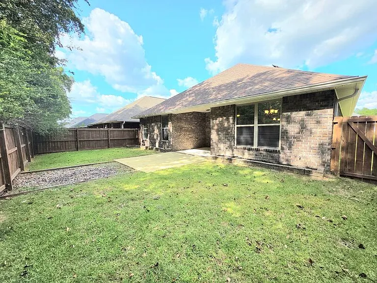 5297 Parkside Dr — Photo 13