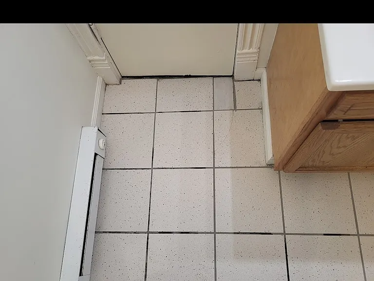 138 Caroline Ave — Photo 1