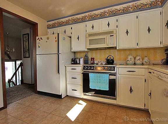 3rd image of 702 Woodbine Pl