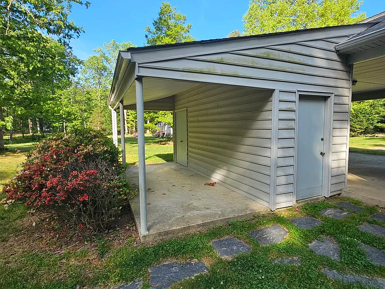 9077 Edgewater Cir — Photo 6