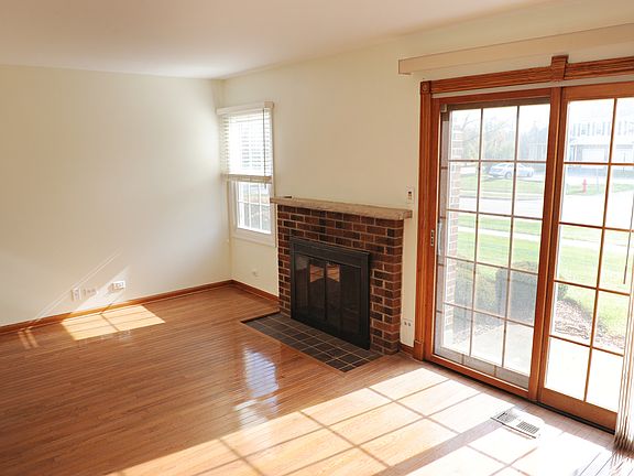 4th image of 2738 College Hill Cir #282