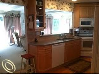 4th image of 38534 Thornwood Dr
