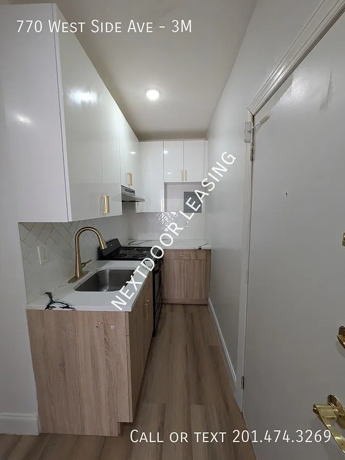 770 West Side Ave — Photo 1