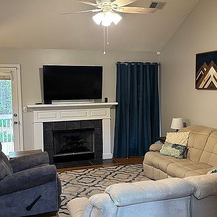 4th image of 275 Augustine Dr