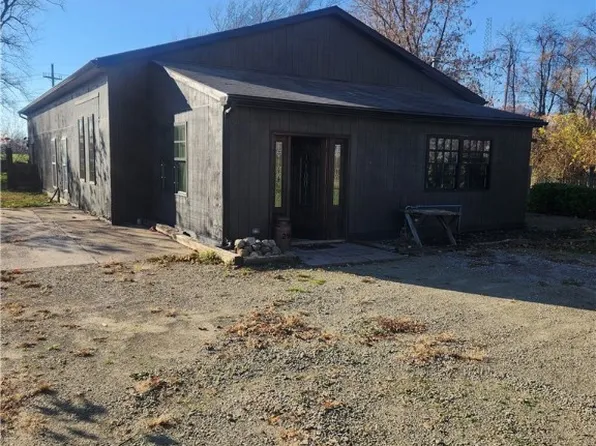 2946 Mechanic St, Lake City, PA 16423