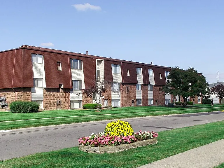 Marianne Manor Apartments — Photo 15