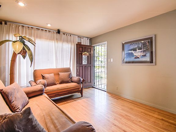 3rd image of 4325 Briercrest Ave