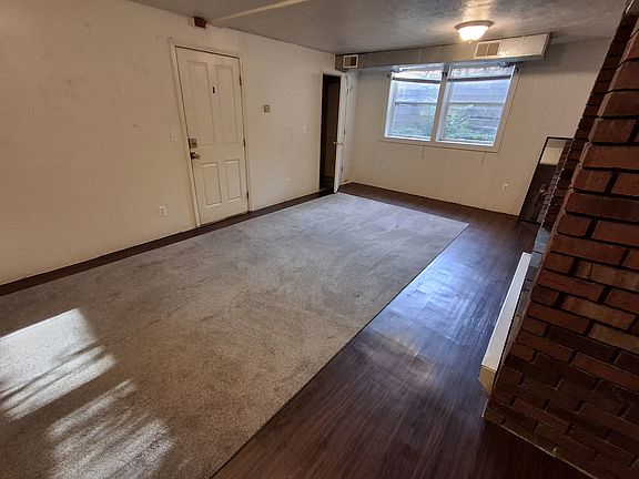 2nd image of 336 Oakhill Ave Room 11