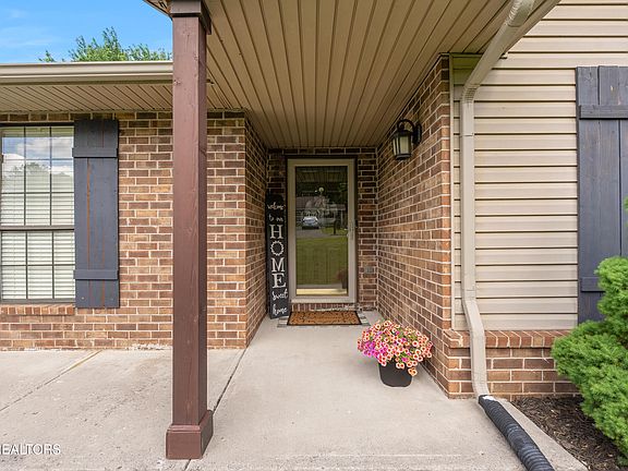 4th image of 8018 Phyllis Ln