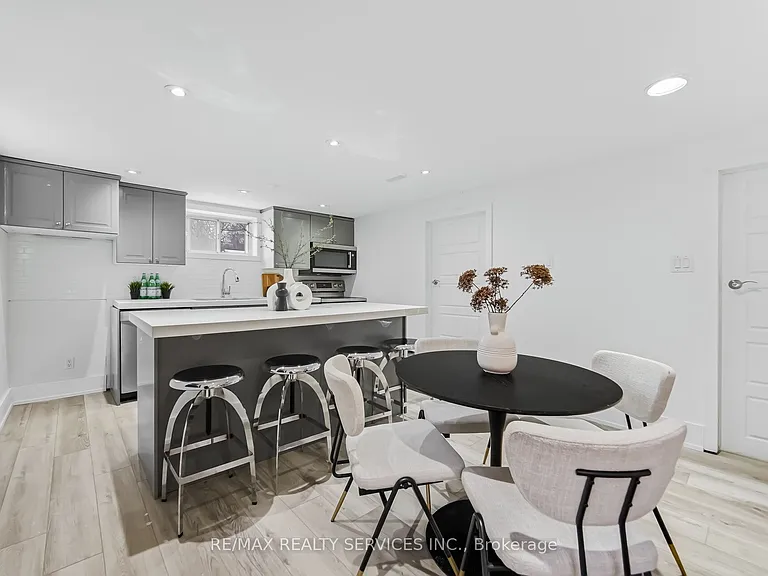 6 Bonnyview Dr #LOWER — Photo 11