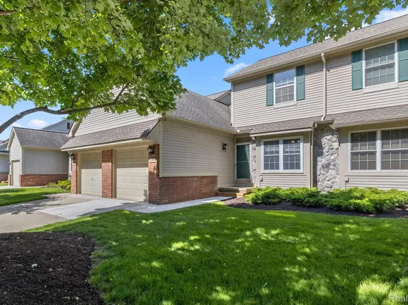 30997 Centennial Dr, Novi, MI 48377