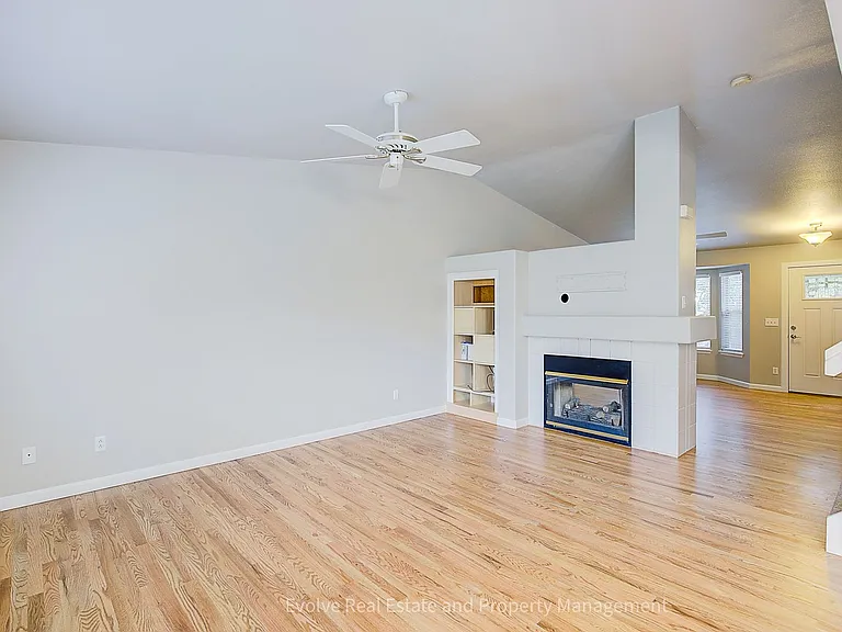 9641 Cove Creek Dr — Photo 8