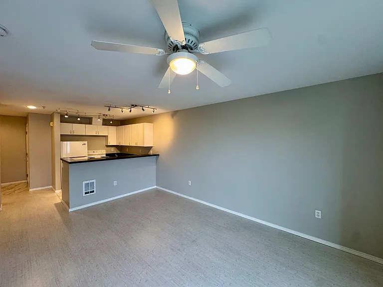 1323 Boren Ave #512 — Photo 5