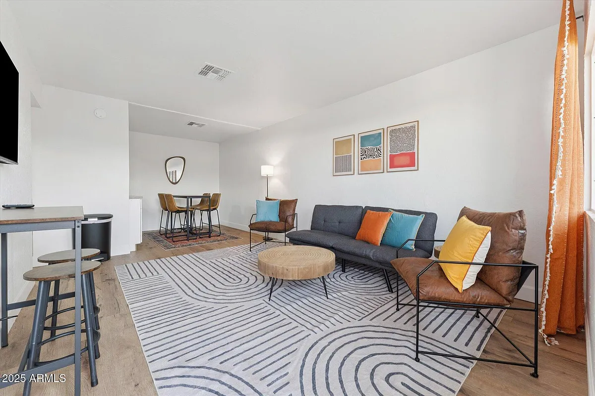 Building Photo - 2739 E Tamarisk Ave #2