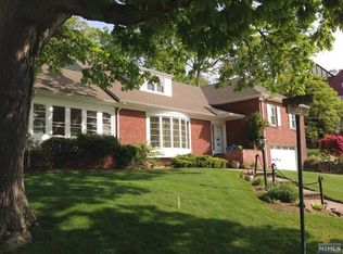 39 Crest Dr, South Orange, NJ 07079