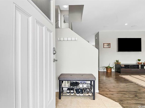 5th image of 424 Golden Willow Way