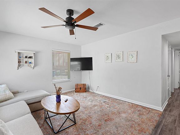 5th image of 8400 Sequoia Dr