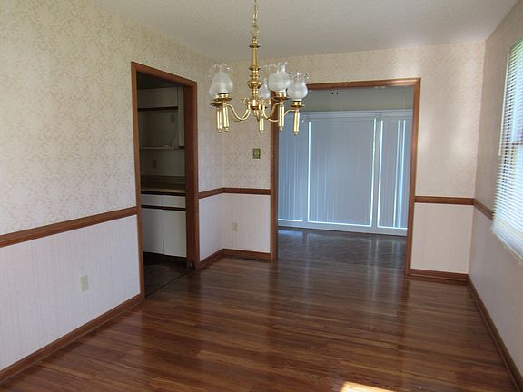 5th image of 240 Phillips Dr