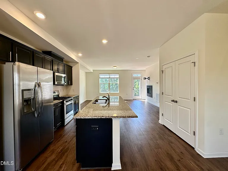 304 Skymont Dr — Photo 8